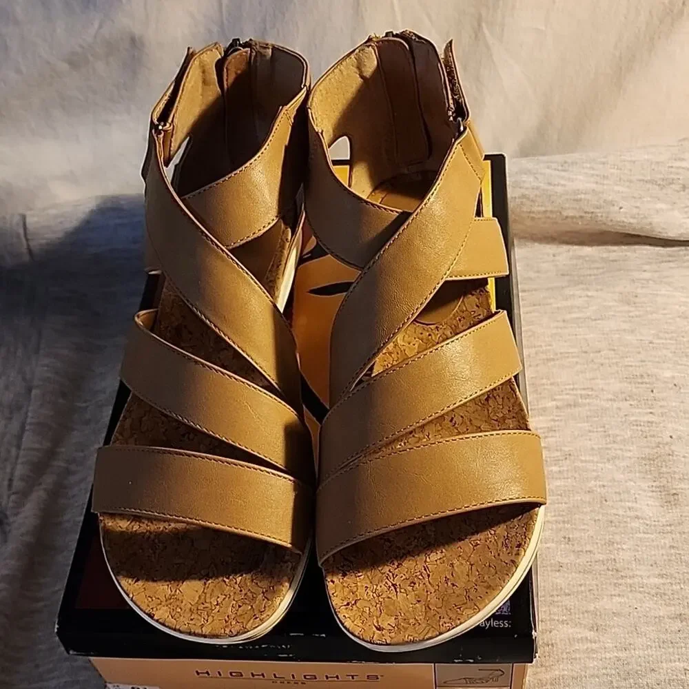 Adrienne Vittadini Sport Sandals Sz 8.5M